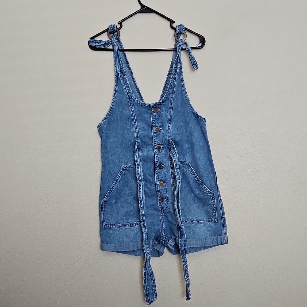 Free People Memphis Medium Wash Denim Button-Front Shortalls Romper Denim Small